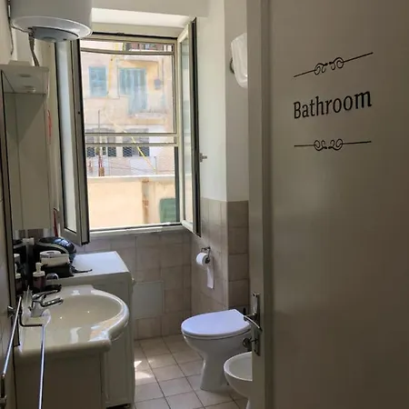 Central Holiday Home Fondi Apartment *