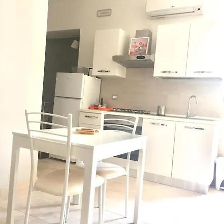 Central Holiday Home Fondi Apartment *
